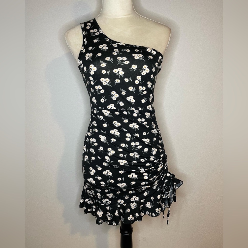 Black print mini with side ruching and adjustable length
